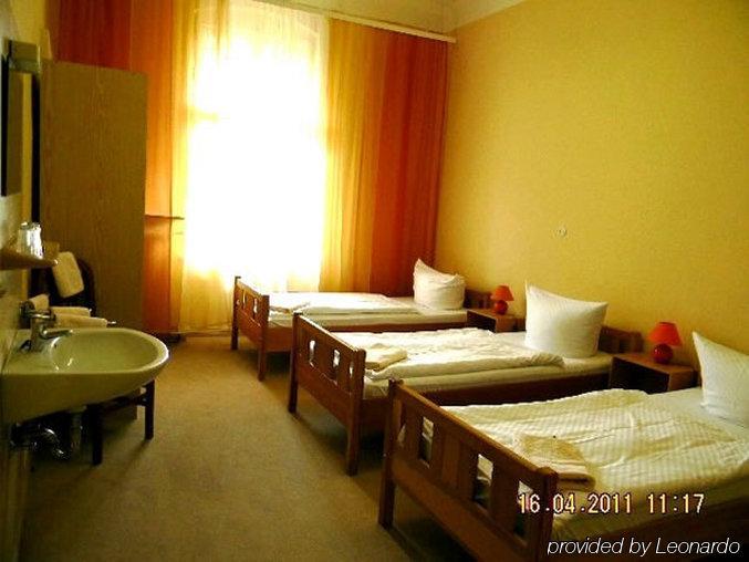 Hotel Pension Dahlem Берлин Стая снимка