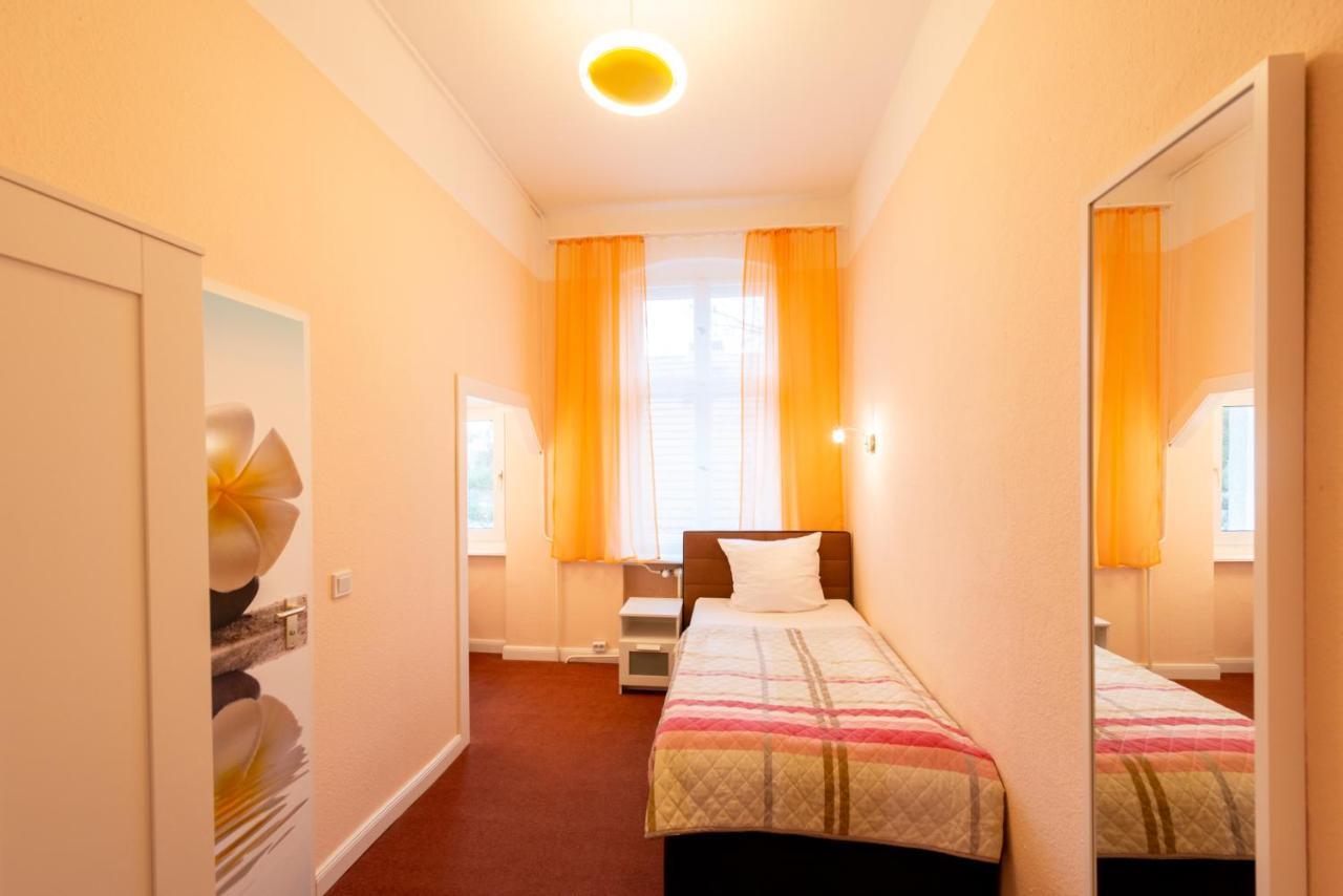 Hotel Pension Dahlem Берлин Екстериор снимка